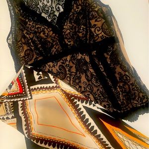 Lovely set Ann Taylor loft lace top size 2 with print Skirt size M fits small